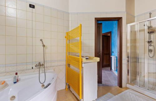 Valley View Villa in San Mango D'aquino with Hot Tub - Foto 59