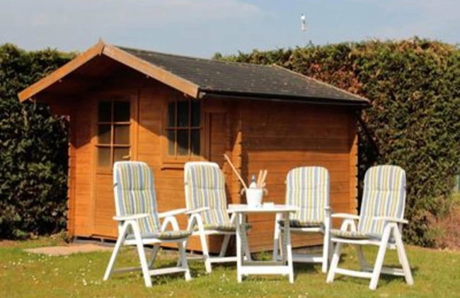 Appealing Bungalow With Garden - Photo 38