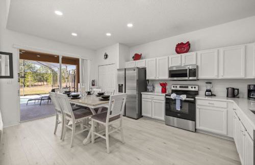 483-Stunning 6 bed home with private pool overlooking quiet conservation area - Foto 5