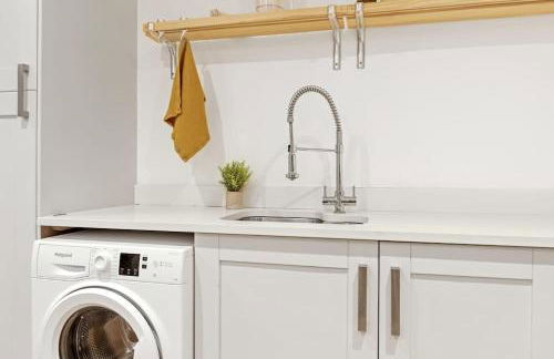 Luxurious 3 Bedroom Apartment in Park Estate - Photo 17