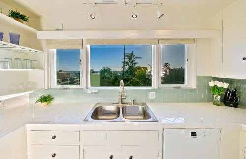 Ocean Views Walk to the Beach with King Suite - Foto 17