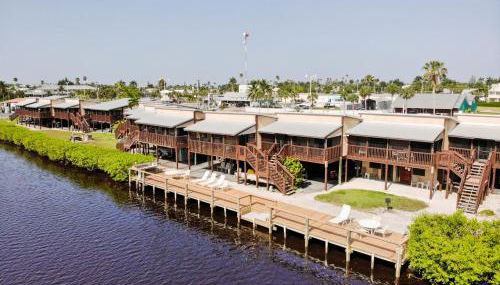 River Wilderness Waterfront Cabins - Photo 4