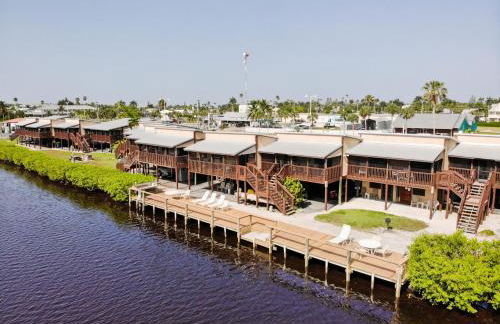 River Wilderness Waterfront Cabins - Photo 4