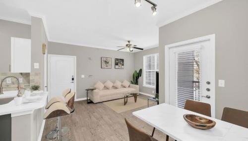 Charming 1BR Easy Access to The Woodlands - Photo 5