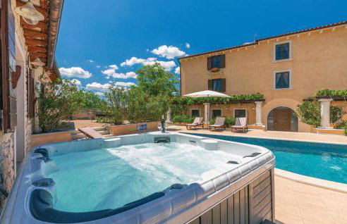 Cozy Home In Tinjan With Wifi - Foto 5