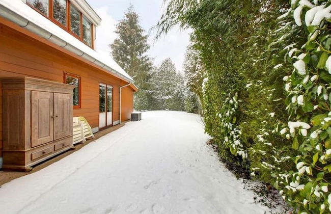 Terrace Apartment With Lush Garden - Photo 27