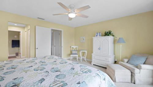 Beachy Vibes - 2BR w lake views & screened sunroom - Foto 4