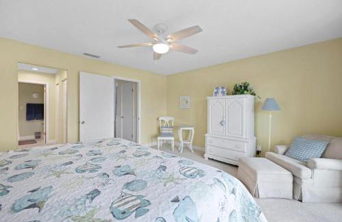 Beachy Vibes - 2BR w lake views & screened sunroom - Foto 4