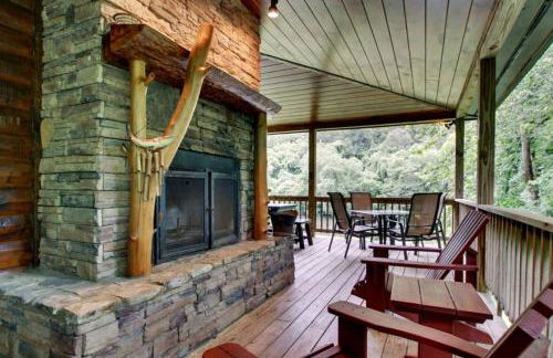 Astounding River View - Outdoor Hot Tub, Volleyball Net, Game Room + More! - Foto 33