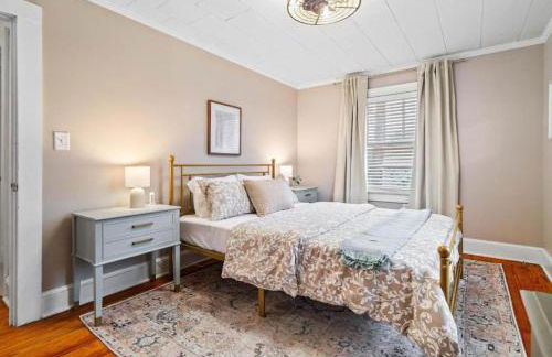 Roberson House Private Pool Walk to DT Sleeps 12 - Foto 35