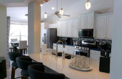 Villa Varona Resort, Heated Pool, Ping-Pong, Pool Table, Fire Pit and Pergola - Foto 72