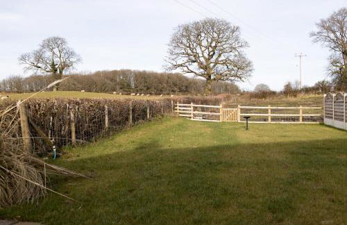 Family Country Cottage with Stunning Mountain Views - Photo 32
