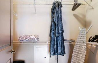 Uptown Stay and Adventures with Pool, Bars & Shops - Photo 12