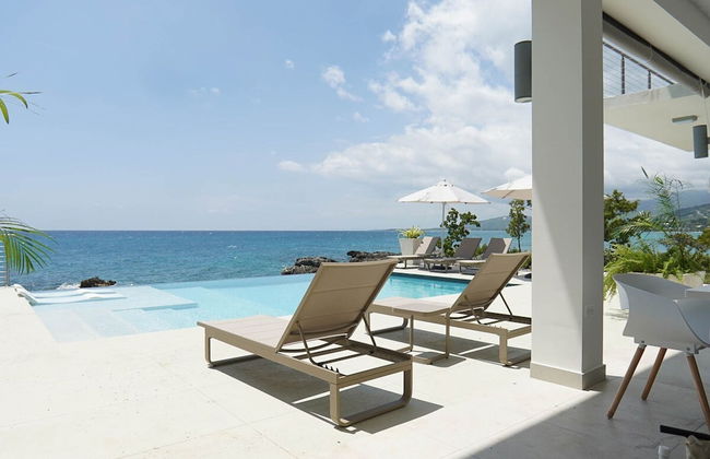 Santosha Whitehouse JM - 10 Bedroom Villa w Private Beach - Photo 4