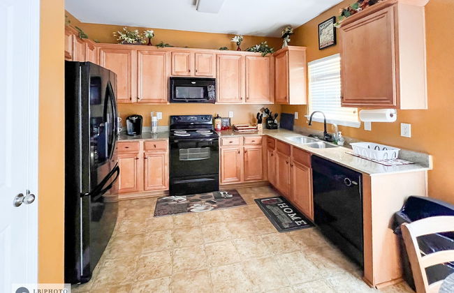 4 - Bed home, w/ Cali King Bed - 12 mins. to DTWN - Photo 27