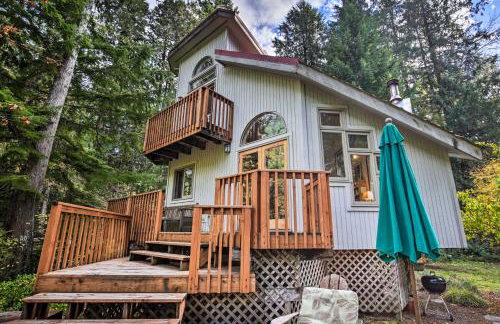 Enchanting Escape with Hot Tub, Decks and Views! - Foto 1