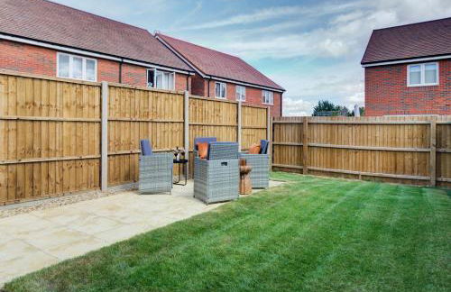Marriott House sleeps 5 in Bourne with parking - Foto 9