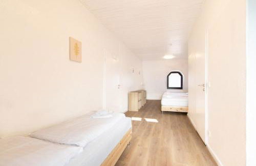 Tolstov Apartments - City Apartments with 2 , 3 and 6 Rooms - 15 Min to Messe DUS and Old Town DUS - Foto 38