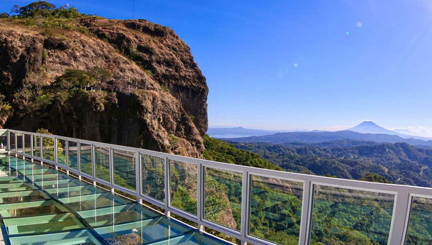 Miradores de cristal en el parque