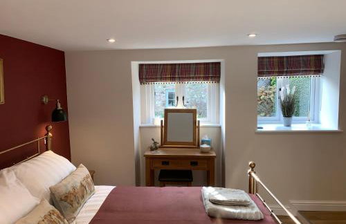 The Stables at Pentregaer Ucha, tennis court & lake - Foto 9