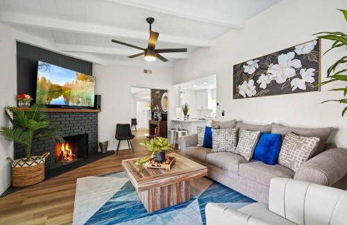 Sleeps 12 - Hot Tub - Pool - Game Room & Fire Pit! - Foto 77