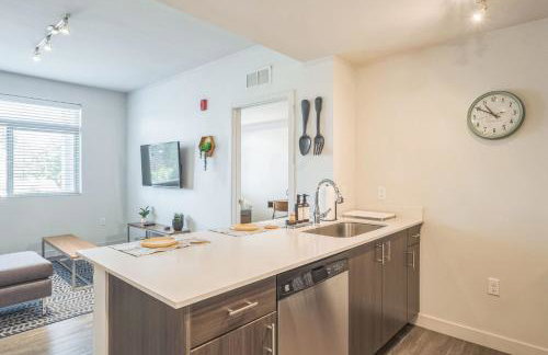 Chic and Modern Getaway with Gym 5 Min to Downtown - Foto 1