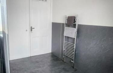 Central 2-bedroom bunglow with double sofa bed - Photo 10