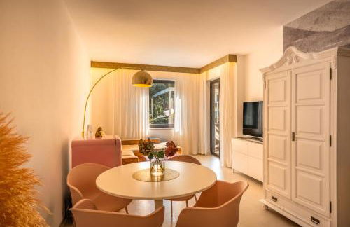 goldfinger + suites - Photo 45