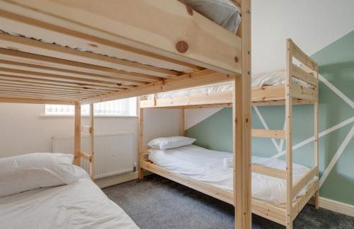 Huge Apartment - 8 Beds - Free Parking - Long Stays! - Foto 15