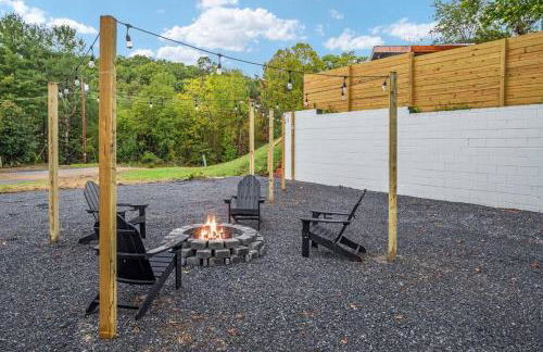 Hidden Hollow 3BD Cabin - Hot Tub, Wifi, Game Room, Fire Pit - Foto 11