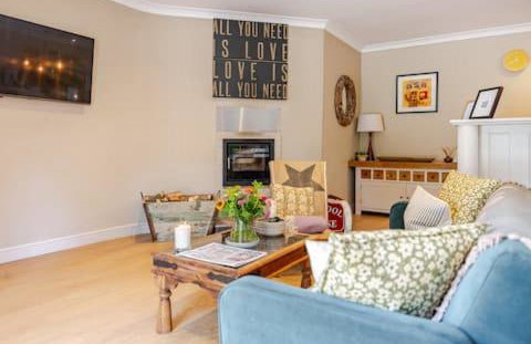 The Old Pool House, Stylish Large Studio in Private Country Estate with Air Con - Foto 3