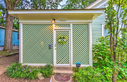 Colorful Cottage with Deck about 5 Mi to Downtown! - Foto 28