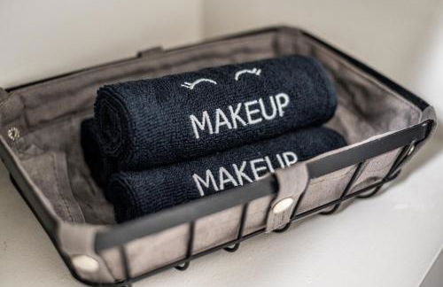 Cozy Industrial Kildaire Farms Home- near Downtown - Foto 32