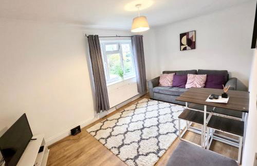 2 Bed Spacious Apartment, Sleeps 4, Free Wifi, Free Parking, Amenities Nearby, Good Transport Links Nearby, Contractors and Holidays - Foto 2