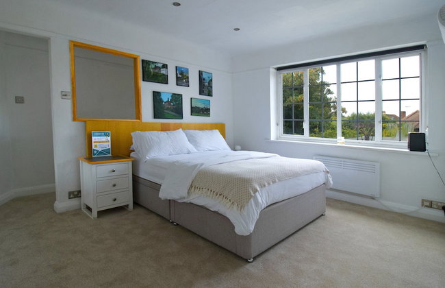 Straight Inn - Photo 25