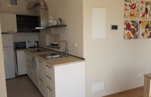 Chic Coastal Hill Escape - Photo 20