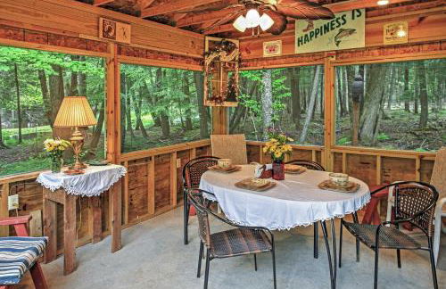 Secluded Birnamwood Cottage with Deck and River Views! - Foto 6