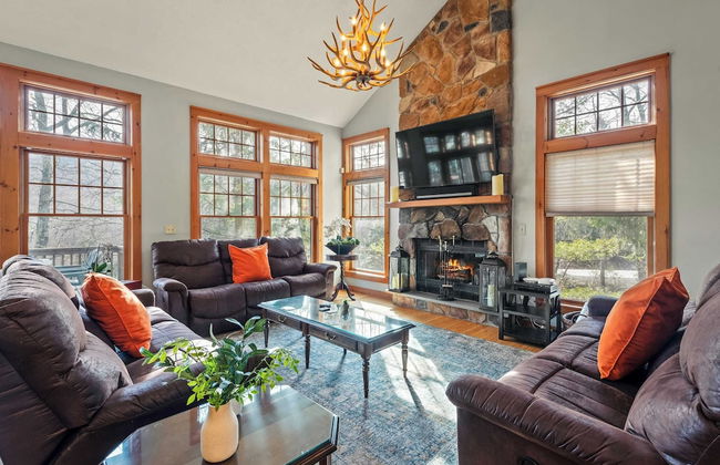 Mountain Escape With Game Room, Balcony & Stunning Views in the Poconos Christina - Foto 2
