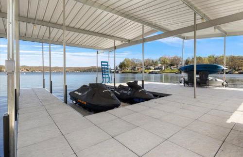 Accessible Lakeside Luxury at the 45mm w/ Private Dock, Sunset Views & More - Foto 51