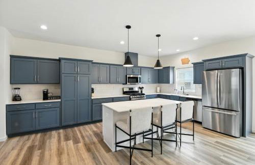 Modern Townhome Retreat in Prime Location townhouse - Photo 8