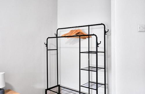 Exclusive Offers l Last-Minute Stay l Sleeps Up to 6 l Conveniently located near town Centre l restaurants l and local attractions l It offers easy access to the stunning Causeway Coast l Coleraine Hideout l WeStayBelfast - Foto 33