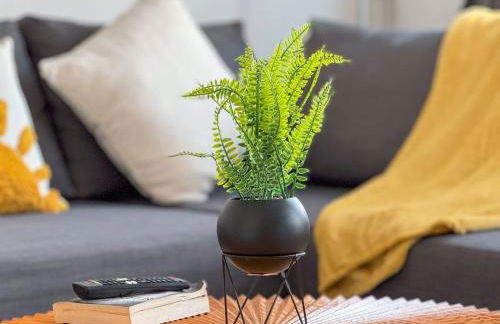 LUX 1 Bed Flat next to Station in Tooting - Photo 5