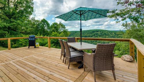 Searcy Vacation Rental w/ Deck & Water Views! - Foto 1