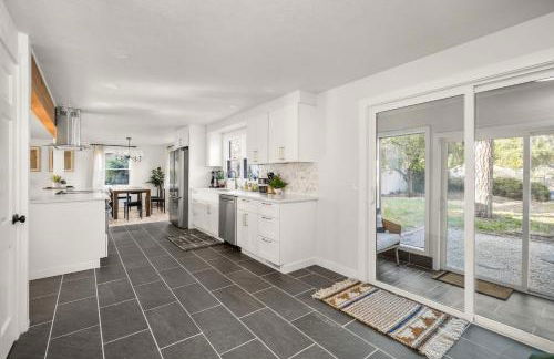 Beautiful 3 story villa with room for 17 people - outdoor POOL and indoor SAUNA - Foto 32