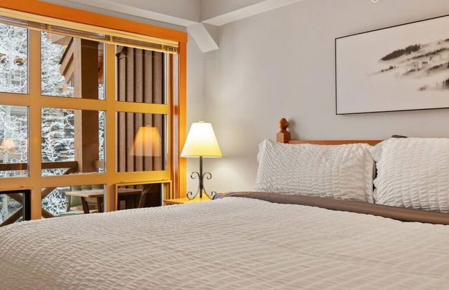 PENTHOUSE in the HEART of Panorama Village | TRUE Ski In/Out | Pools & Hot Tubs - Foto 1