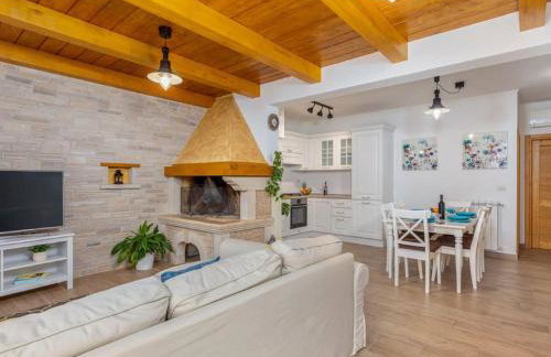 Stylish villa with swimming pool and garden - Foto 8