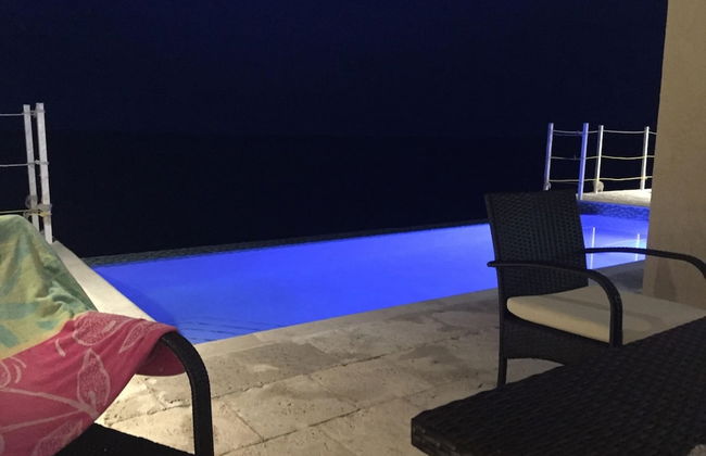 Je Suis Jamaica - 4 B R Beachfront Villa w Staff - Photo 16