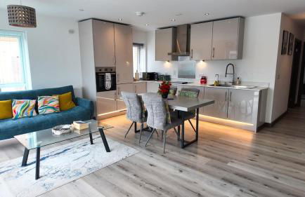 Stylish Essex Apartment, Balcony & Scenic Views - Foto 39