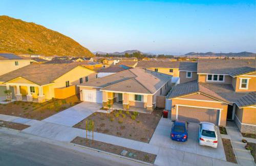 Entire Private Home with 4 Bedrooms 2 Bathrooms, Mountain Edge, New House, Ranch, Gated Yard, Available Now - Foto 42