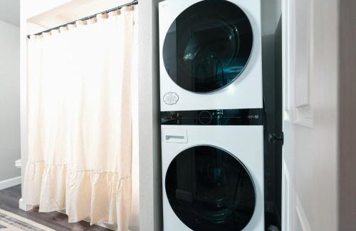 Cozy 2BR Condo Walk to Lake, Saltwater Pool and Golf - Foto 20